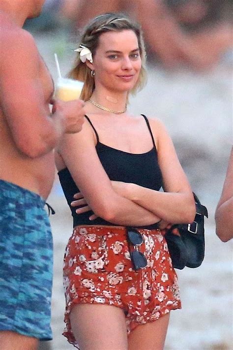 margot robbie bikini